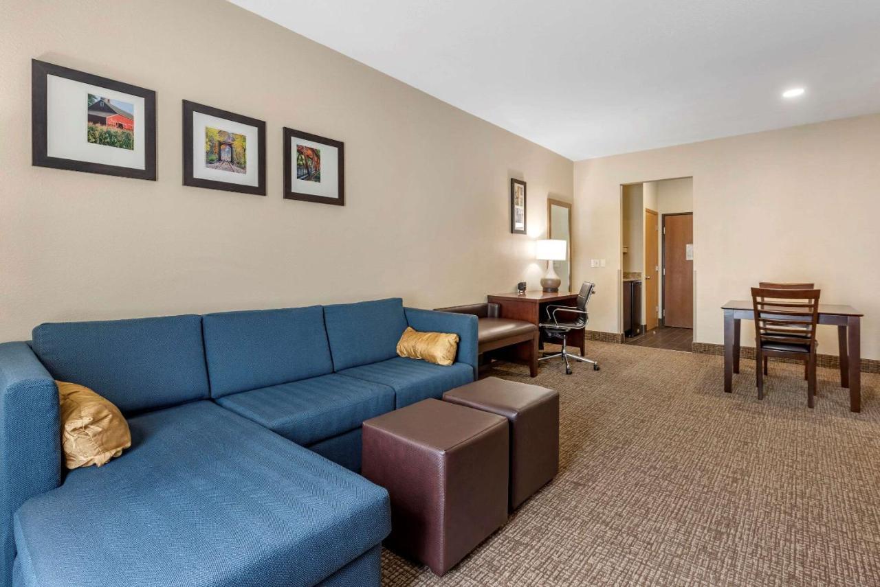 Comfort Suites Auburn Near I-69 Eksteriør billede