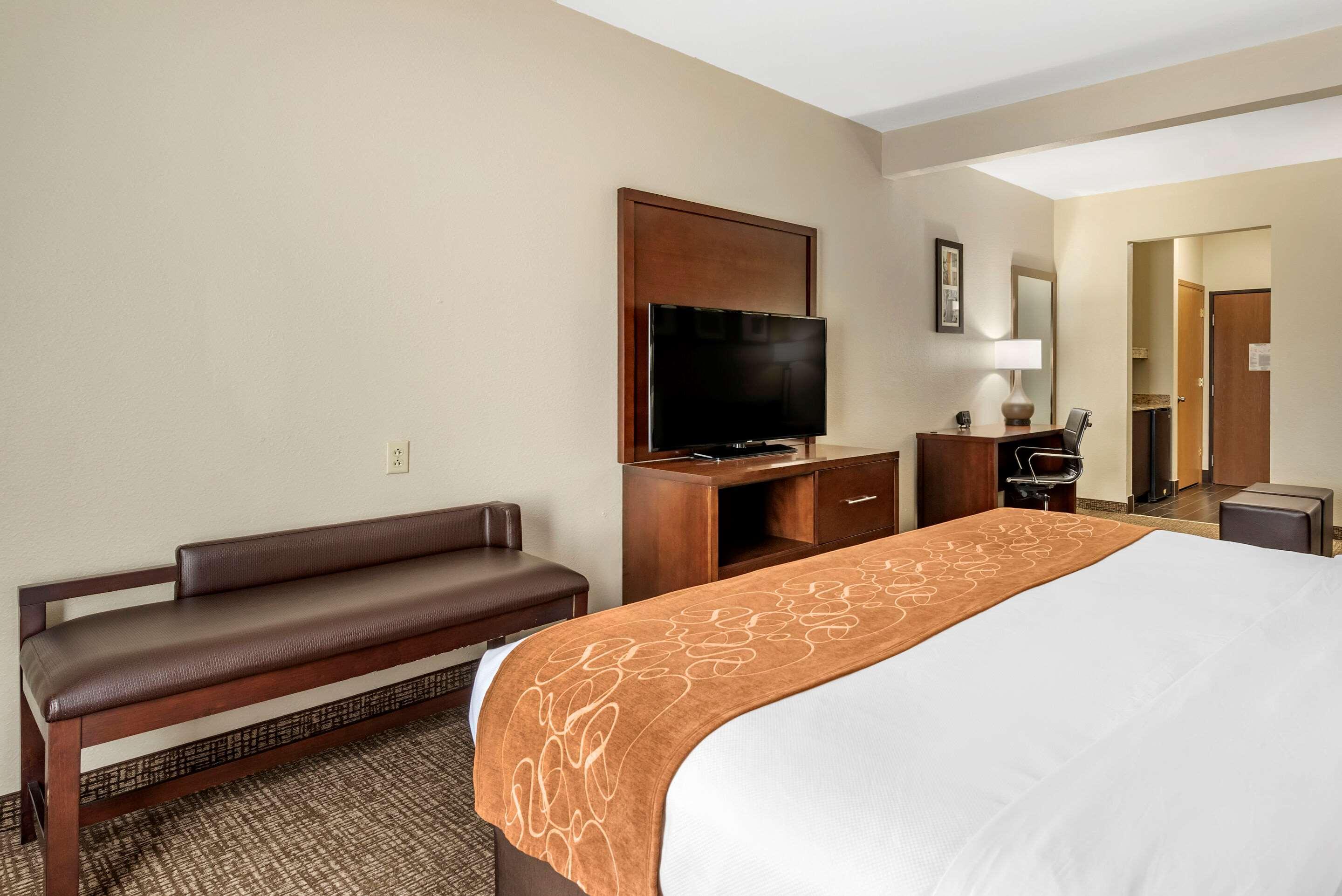 Comfort Suites Auburn Near I-69 Eksteriør billede