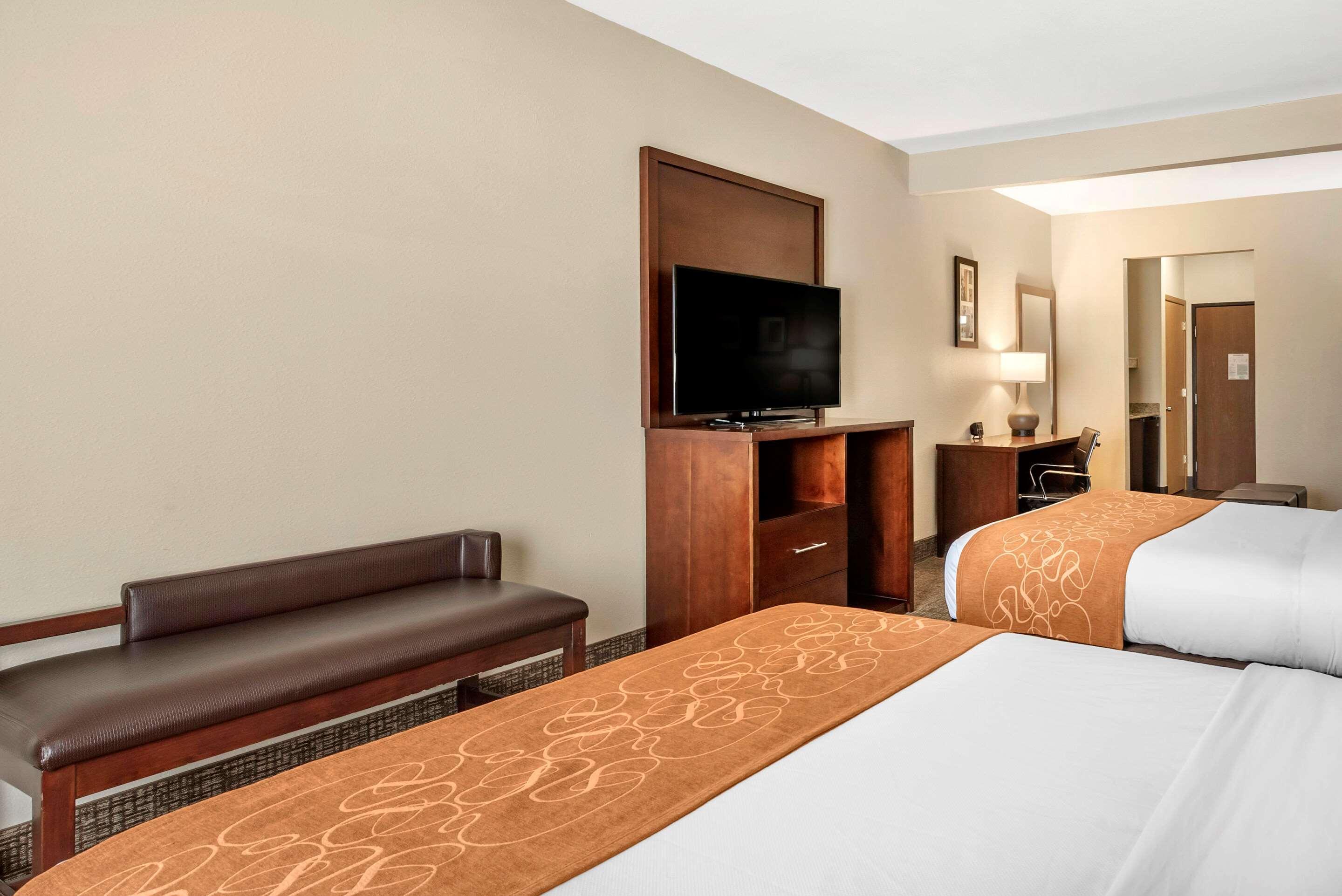 Comfort Suites Auburn Near I-69 Eksteriør billede