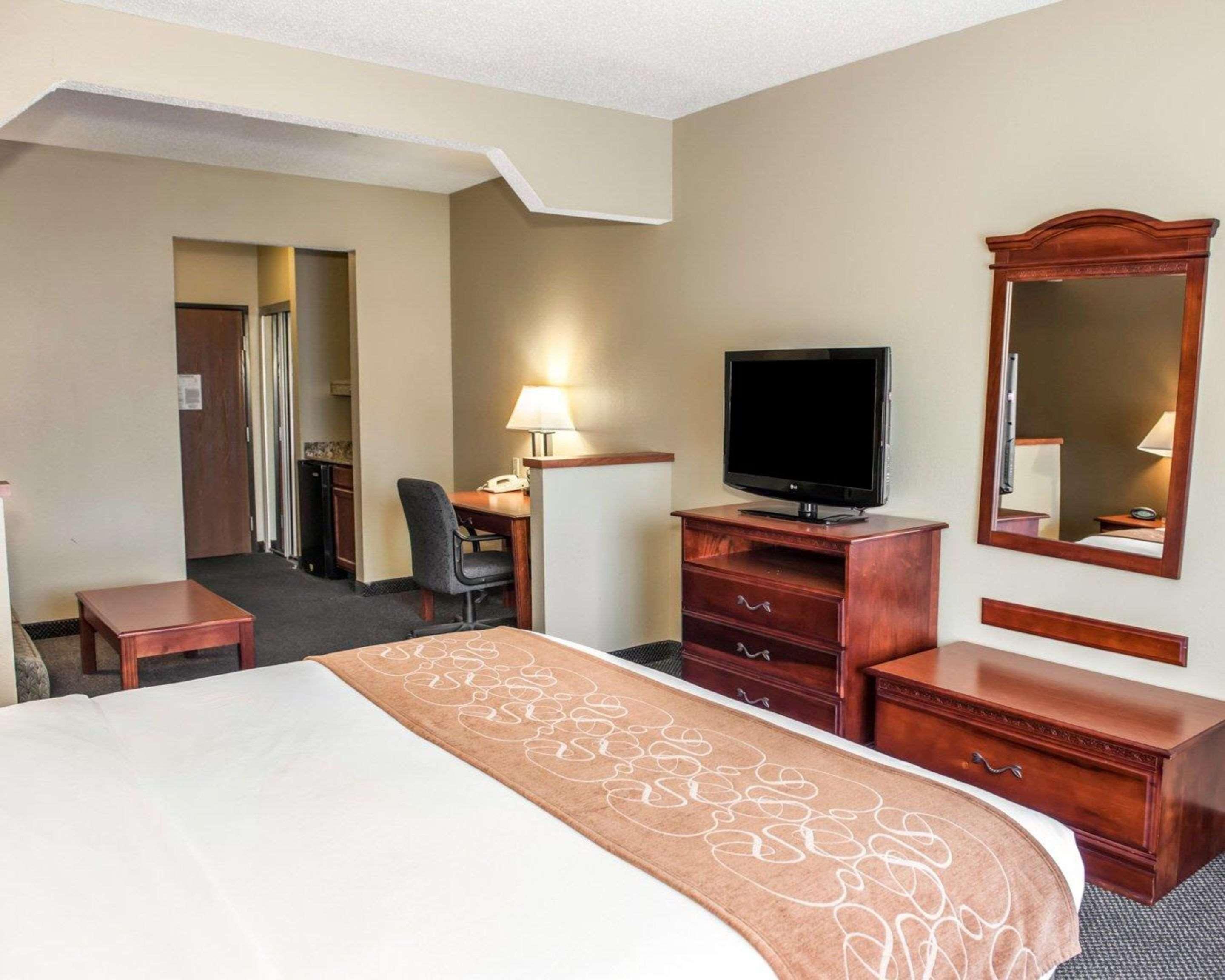 Comfort Suites Auburn Near I-69 Eksteriør billede